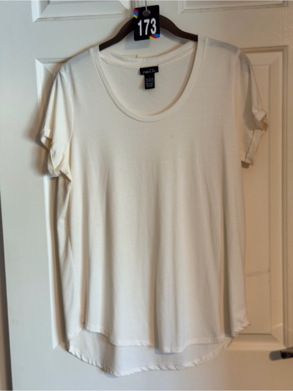 Rue21 Cream Short Sleeve Scoop Neck Tee